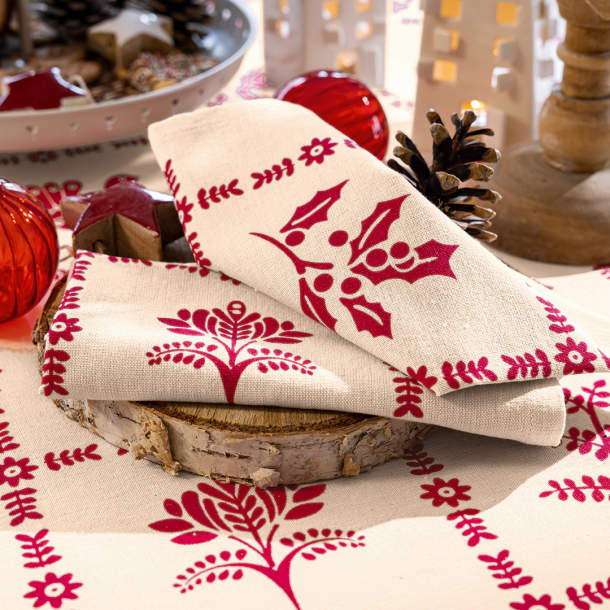 Comment présenter vos serviettes de table à Noël ? : Femme